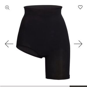 SKIMS SHAPEWEAR SEAMLESS SCULPT SOLUTION SHORT RIGHT LEG EXPOSED ONYX BLACK SMAL